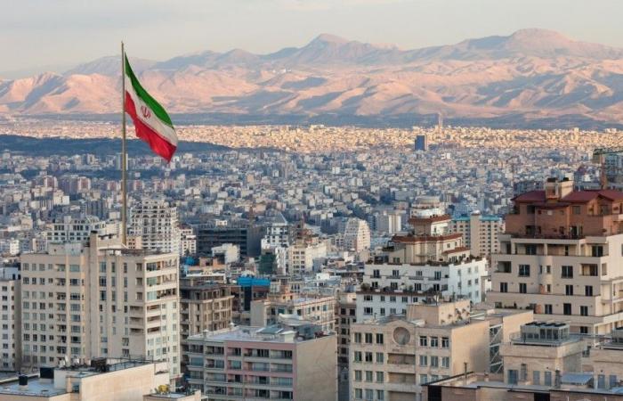 أمريكا تحث مواطنيها على مغادرة إيران "الآن"