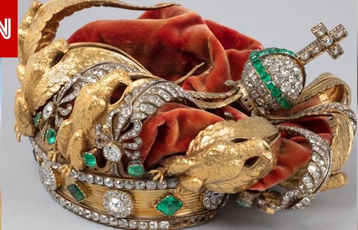 متابعة: سقط منهم أثناء الفرار.. ترميم تاج الإمبراطورة أوجيني الناجي من سرقة متحف اللوفر