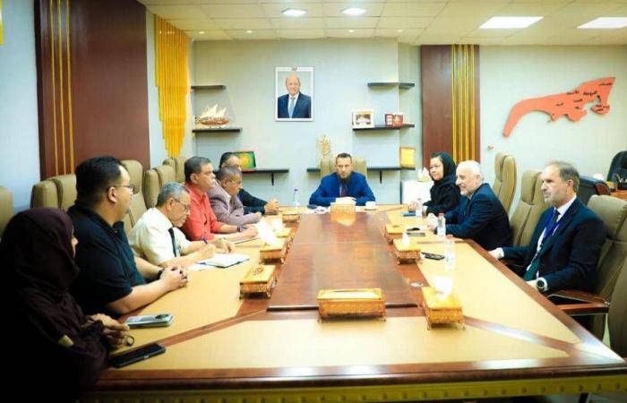 عدن
      تمضي
      نحو
      الاستقرار
      بشراكات
      دولية
      ودعم
      سعودي