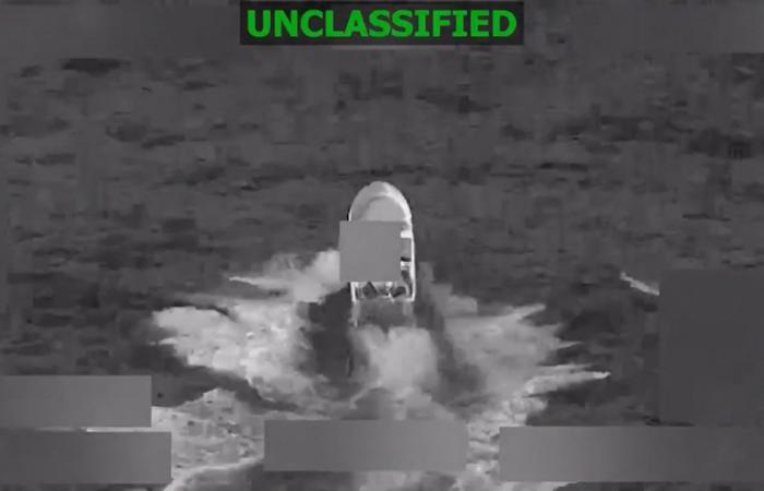 فيديو يظهر لحظة تدمير الجيش الأمريكي قارب مخدرات مزعوم في المحيط