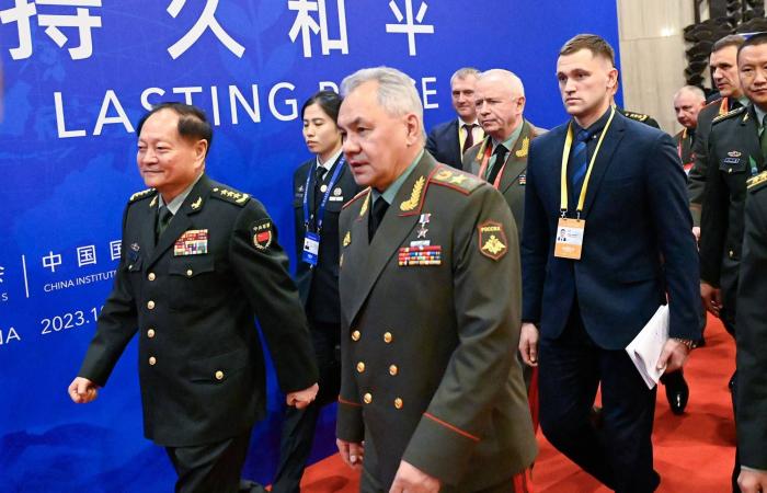 قتلى
      وجرحى
      بانفجار
      في
      مسجد
      بباكستان