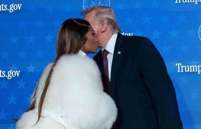 ترمب
      ونيكي
      ميناج...
      موسم
      الحبّ
      والغزل
      بعد
      سنوات
      من
      العداء