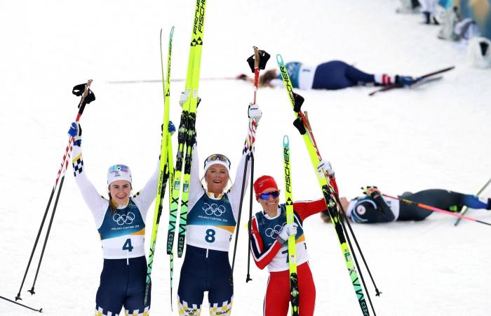 الأولمبياد
      الشتوي:
      النرويجية
      ستروم
      تفوز
      بالميدالية
      الذهبية
      في
      القفز
      التزلجي
      للسيدات