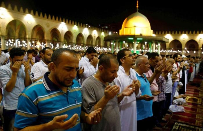 مصر.. وزارة الأوقاف تكشف حقيقة منع إذاعة صلاتي الفجر والمغرب بمكبرات الصوت