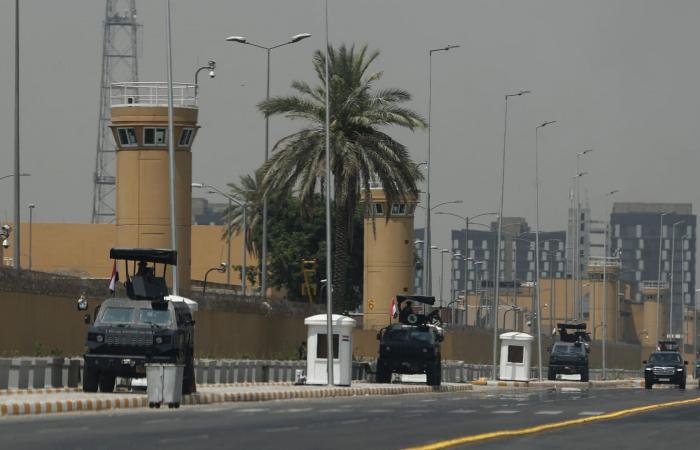 العراق.. السفارة الأمريكية تبلغ عن وقوع "تفجير مسيطر عليه" بمركز الدعم الدبلوماسي
