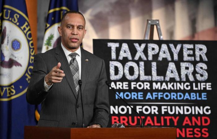 لماذا
      يصرّ
      ترمب
      على
      إعادة
      تسمية
      المعالم؟