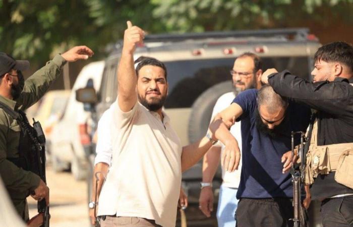 الكشف
      عن
      نتائج
      التحقيقات
      مع
      خلية
      «داعش»
      منفذة
      تفجير
      كنيسة
      مار
      إلياس
      بدمشق