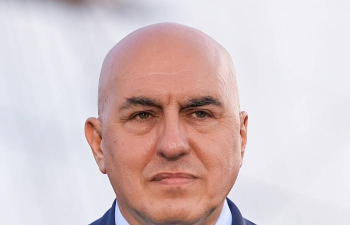 الكشف
      عن
      شراكات
      واتفاقيات
      خلال
      أول
      أيام
      «معرض
      الدفاع
      العالمي»