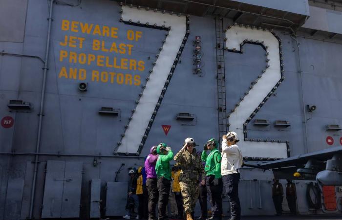 أربكان
      يعلن
      منافسة
      إردوغان
      على
      الرئاسة
      ويسعى
      إلى
      «تحالف
      محافظ»