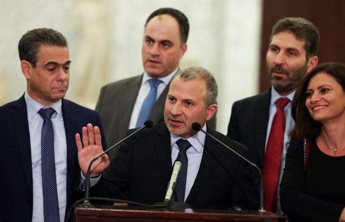 لبنان:
      تراشق
      بين
      أكبر
      حزبين
      مسيحيين
      قبيل
      الانتخابات
      النيابية