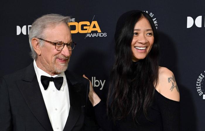 معرض
      مصري
      يُعيد
      تشكيل
      النمط
      الاستهلاكي
      فنياً