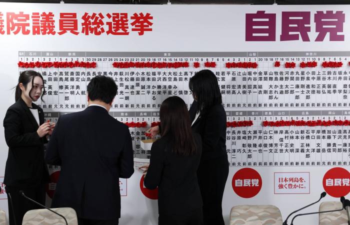 كوريا
      الجنوبية:
      مقتل
      2
      في
      تحطم
      مروحية
      عسكرية
      خلال
      تدريب