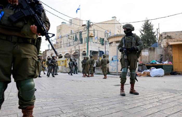 رفض
      أردني
      -
      فلسطيني
      تام
      للقرارات
      الإسرائيلية
      الأخطر
      على
      الضفة