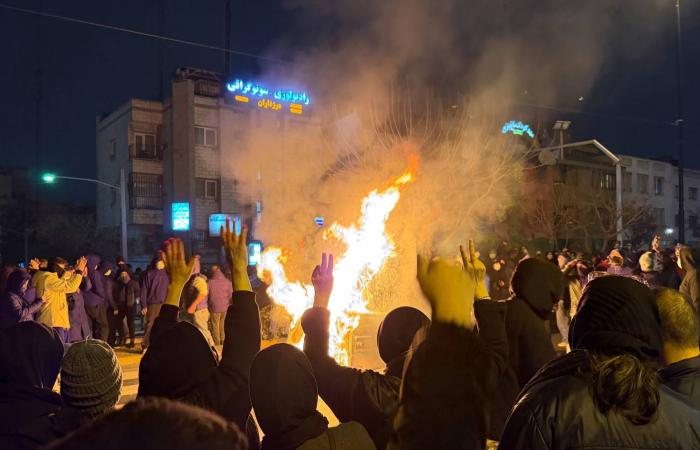 خامنئي:
      الاحتجاجات
      محاولة
      انقلابية
      من
      تدبير
      أميركا
      وإسرائيل