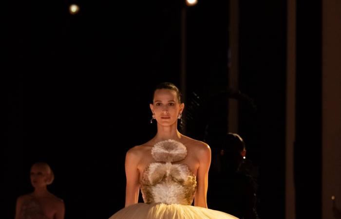 «ديور»
      وبيوت
      عالمية
      أخرى
      تدخل
      سباق
      رمضان
      بروح
      مختلفة
      وألوان
      جديدة