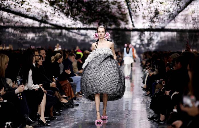 «ديور»
      وبيوت
      عالمية
      أخرى
      تدخل
      سباق
      رمضان
      بروح
      مختلفة
      وألوان
      جديدة