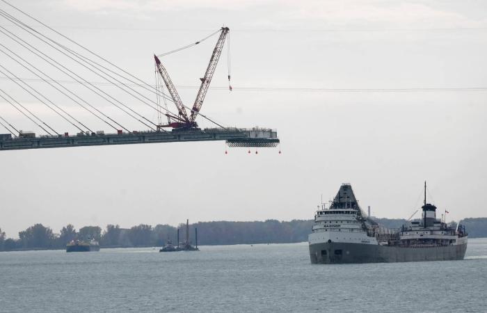 مقتل
      شخصين
      في
      ضربة
      أميركية
      ضد
      قارب
      يشتبه
      بتهريبه
      المخدرات
      في
      المحيط
      الهادئ