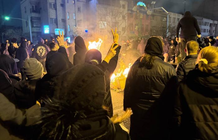 إنزال
      صحافي
      من
      أصول
      روسية
      من
      طائرة
      نتانياهو
      المتّجهة
      إلى
      واشنطن