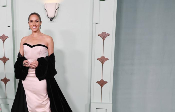 ميغان
      ماركل
      دوقة
      ساسيكس...
      تفاصيل
      صغيرة
      ورسائل
      كبيرة