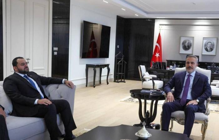 د. الخليفي يجتمع مع وزير الخارجية التركي