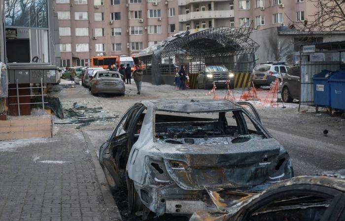 بين
      «ضمانات»
      موسكو
      و«مهلة»
      واشنطن...
      الميدان
      يكتب
      سطور
      التفاوض
      قبل
      الدبلوماسية