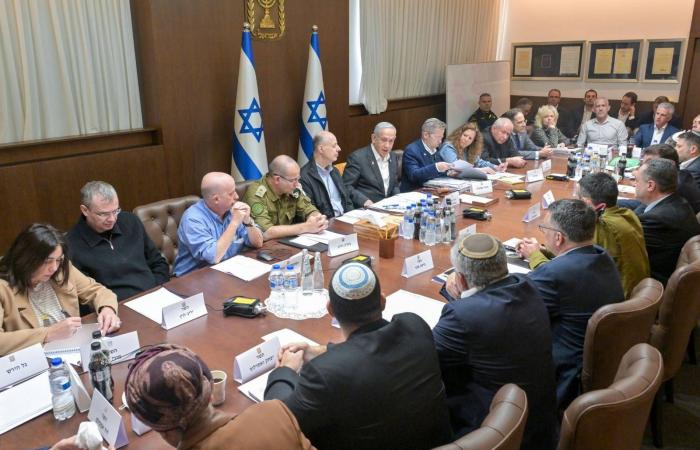 الرئاسة
      الفلسطينية
      تأمر
      بعدم
      التعامل
      مع
      «الإجراءات
      الإسرائيلية»