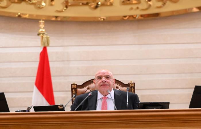 الرئيس
      التونسي
      يشدد
      على
      ضرورة
      مواجهة
      غلاء
      الأسعار