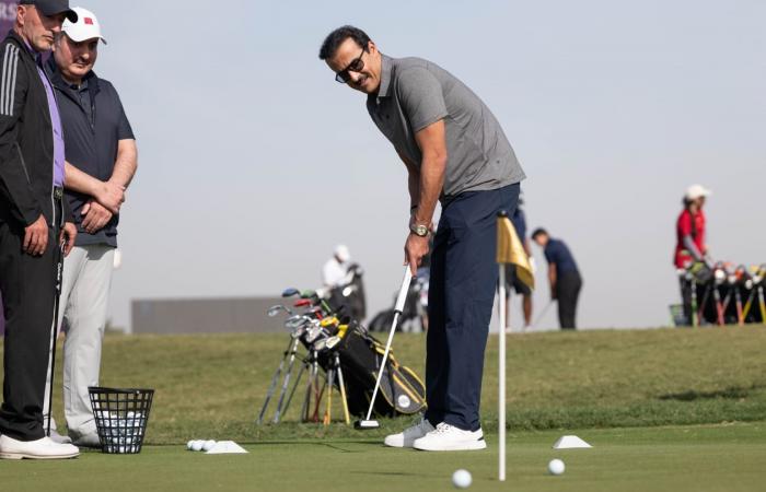 قطر.. تفاعل على ظهور الشيخ تميم بن حمد وهو يلعب الغولف في اليوم الرياضي