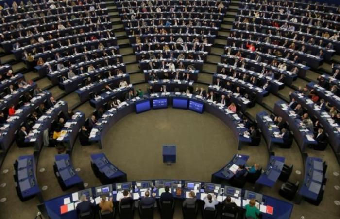 البرلمان الأوروبي يوافق على تشديد القيود على اللجوء