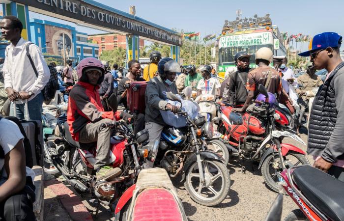 أميركا
      لإرسال
      200
      عسكري
      لنيجيريا
      في
      مهمة
      تدريبية