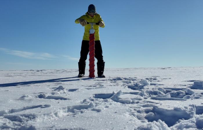 هكذا يتم استخراج لبّ الجليد في أقصى الشمال بكندا على عمق 600 متر تحت الأرض