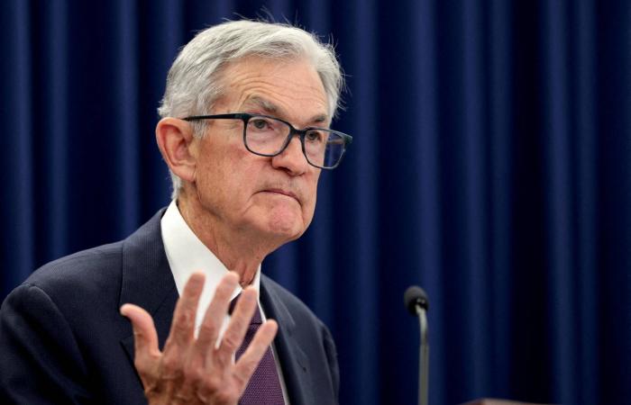 ترمب
      يرفع
      سقف
      التوقعات
      ويراهن
      على
      وورش
      لتحقيق
      نمو
      بنسبة
      15
      %