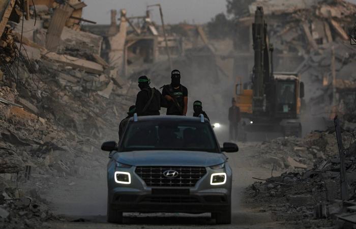 «تنقل
      آمن
      وحواجز
      ليلية
      لرصد
      المتخابرين»...
      فصائل
      غزة
      تعزز
      تأهبها
      الأمني