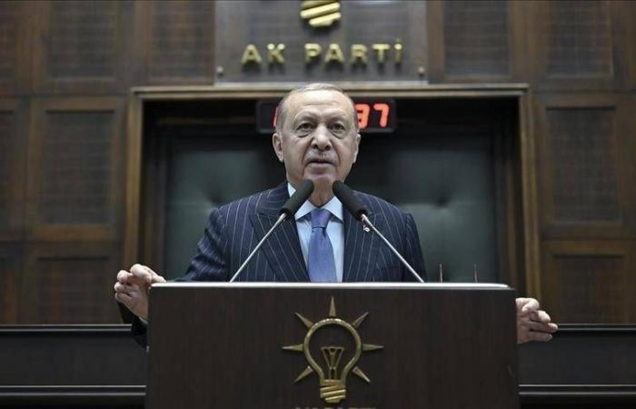 رفع
      سواتر
      ترابية
      وتفجير
      ألغام
      تحضيراً
      لعودة
      الحياة
      الطبيعية
      إلى
      الحسكة