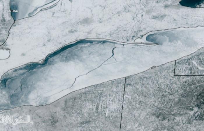 رصد صدع عملاق بطول 80 ميلًا من الفضاء فوق بحيرة متجمدة في أمريكا