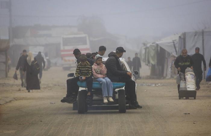 الزنداني:
      الحكومة
      إلى
      عدن...
      والتعافي
      يتطلب
      ضبط
      الموارد