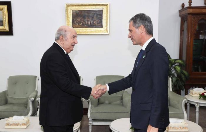 باريس
      تحرك
      «مجلس
      الأعمال»
      لإنقاذ
      شركاتها
      في
      الجزائر