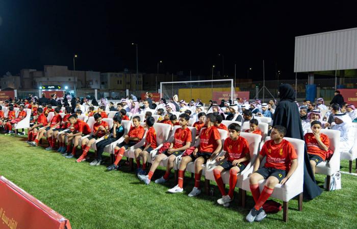 سعود
      بن
      طلال
      بن
      بدر
      يُدشِّن
      أكاديمية
      القادسية
      في
      الأحساء