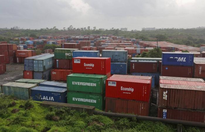 ترمب
      يفك
      ارتباط
      واشنطن
      بالعالم...
      والأسواق
      تستجيب
      بفرص
      بديلة