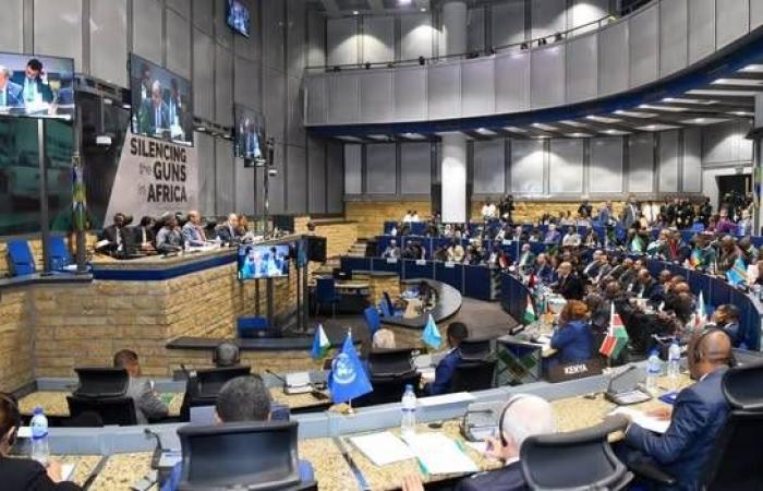 مصر
      تحشد
      أفريقياً
      لدعم
      وحدة
      السودان
      والصومال