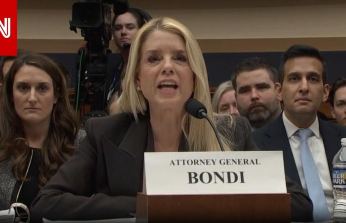 متابعة: "عارٌ عليكِ!".. مشادة بين نائب بالكونغرس والمدعية العامة بام بوندي بسبب ملفات إبستين وترامب