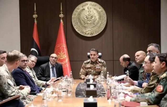 قبل
      حلول
      رمضان...
      هموم
      المعيشة
      تطغى
      على
      السياسة
      في
      ليبيا