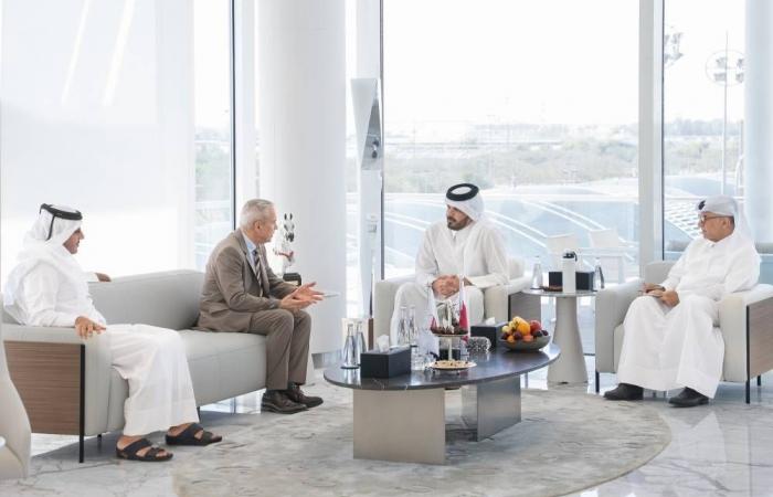 الشيخ جوعان يجتمع برئيس الاتحاد الدولي للفروسية