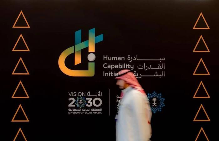 السعودية:
      أوامر
      ملكية
      بإعفاء
      أمراء
      ومسؤولين
      وتعيين
      آخرين