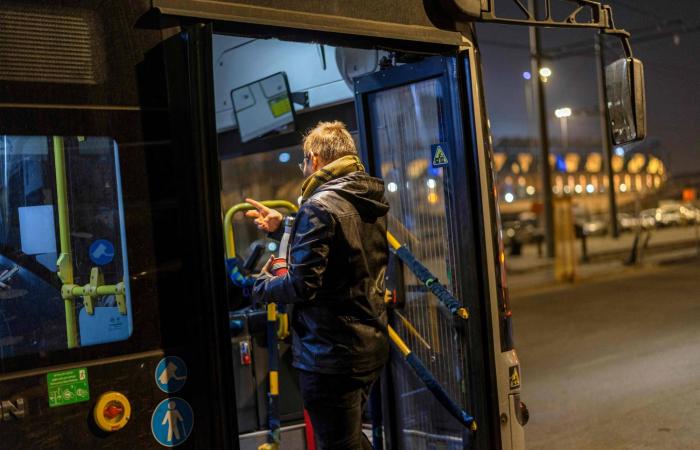 سائقو
      حافلات
      إسرائيلية
      عرب
      يروون
      تصاعد
      العنف
      ضدهم