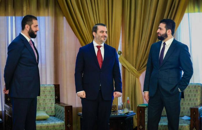 الأمم
      المتحدة:
      الرئيس
      السوري
      ووزيران
      كانا
      هدفاً
      لخمس
      محاولات
      اغتيال
      فاشلة
      من
      «داعش»