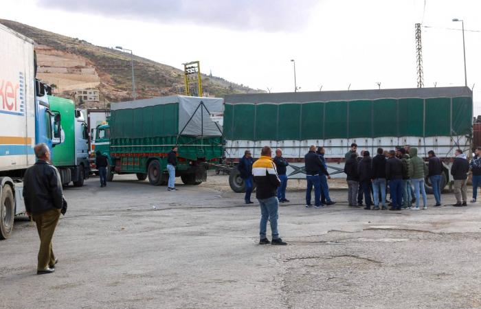 اتفاق
      مؤقت
      بين
      لبنان
      وسوريا
      يسمح
      بمرور
      الشاحنات