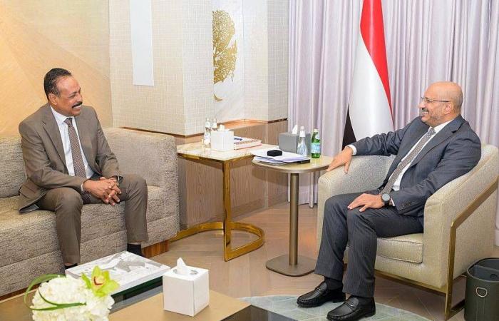 العليمي
      يطلب
      من
      لبنان
      وقف
      منصّات
      الحوثيين
      الإعلامية