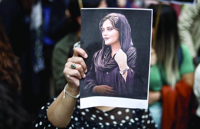 إطلاق
      سراح
      شخصيتين
      من
      الإصلاحيين
      اعتُقلتا
      في
      احتجاجات
      إيران