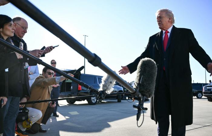 "تغيير النظام يبدو أفضل ما يمكن أن يحدث".. ترامب يوضح ما يمكن أن تفعله إيران لتجنب ضربة أمريكية